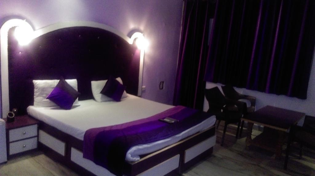 Hotel Akash Continental Rišikéš Exteriér fotografie