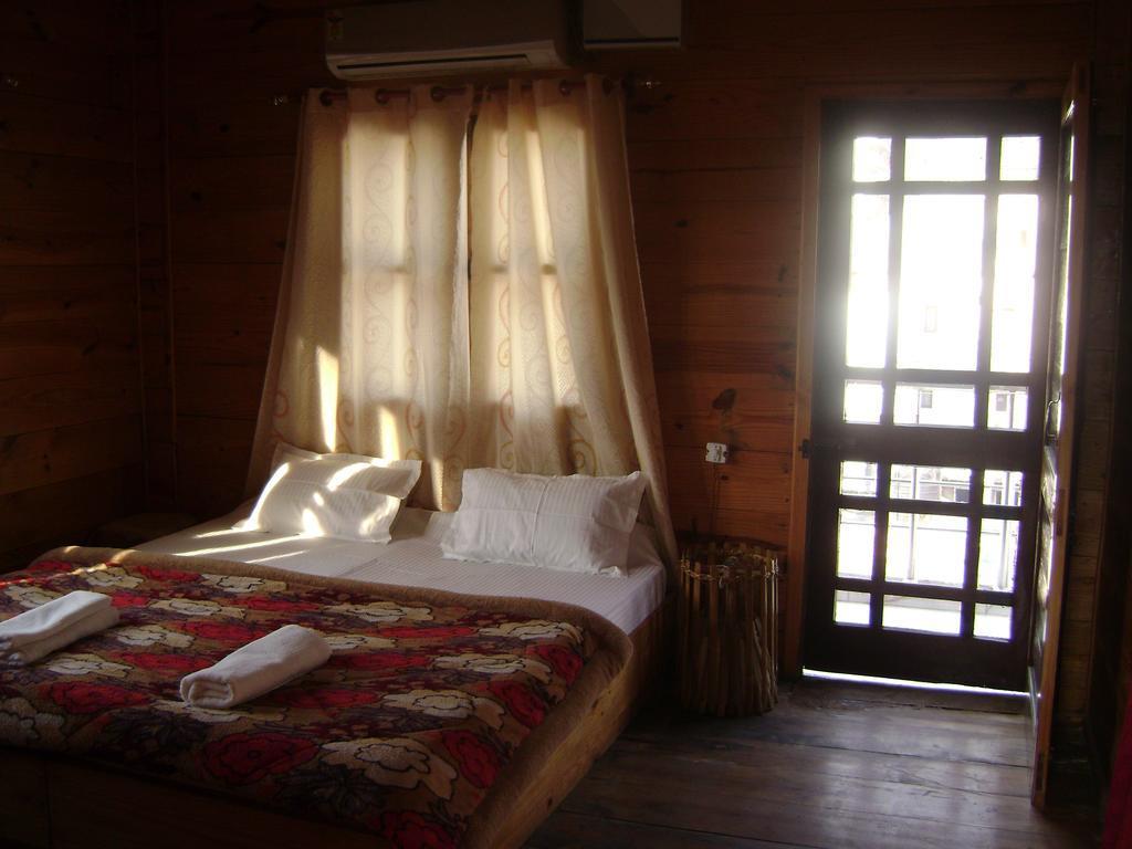 Hotel Akash Continental Rišikéš Exteriér fotografie