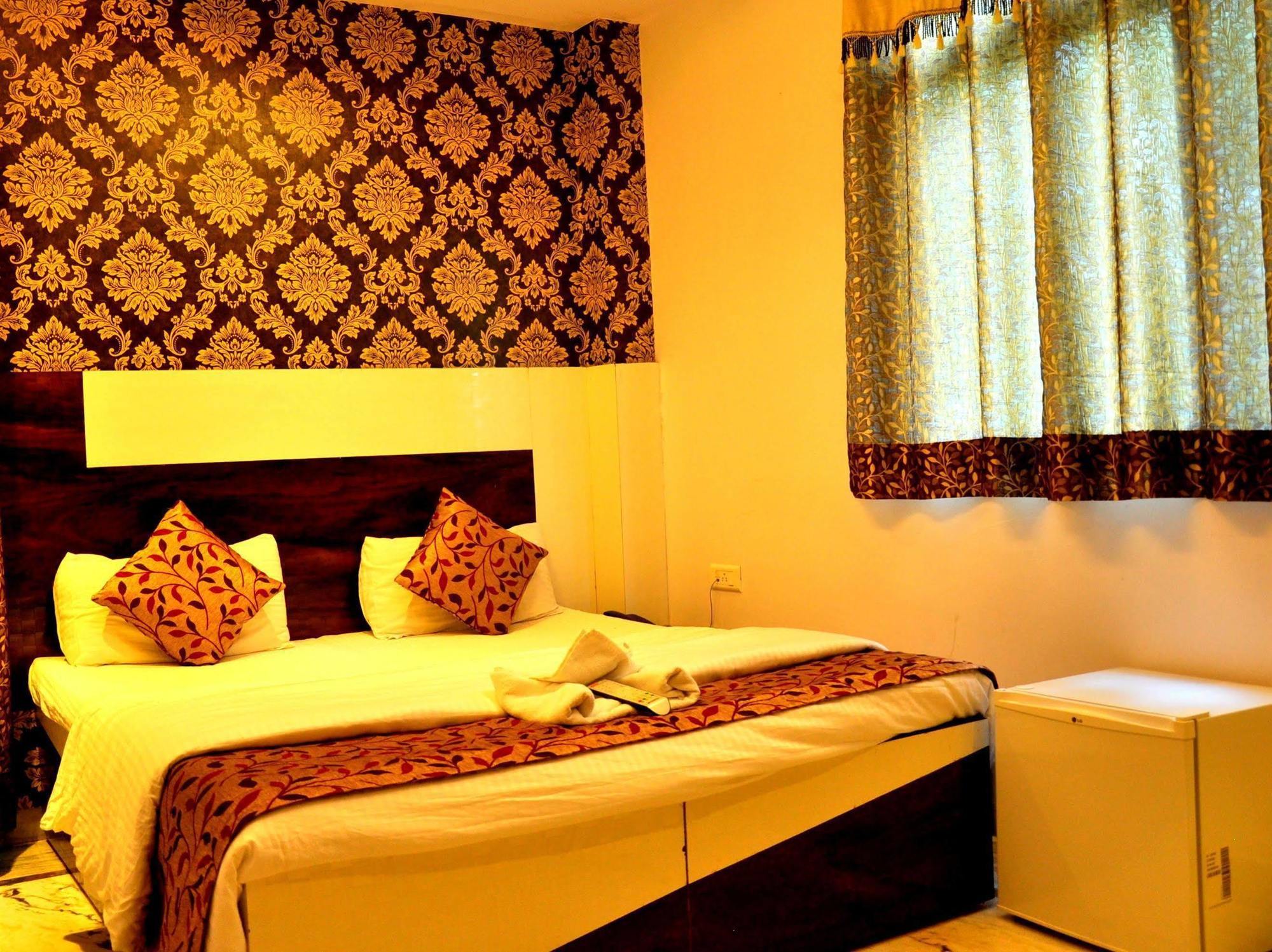 Hotel Akash Continental Rišikéš Exteriér fotografie